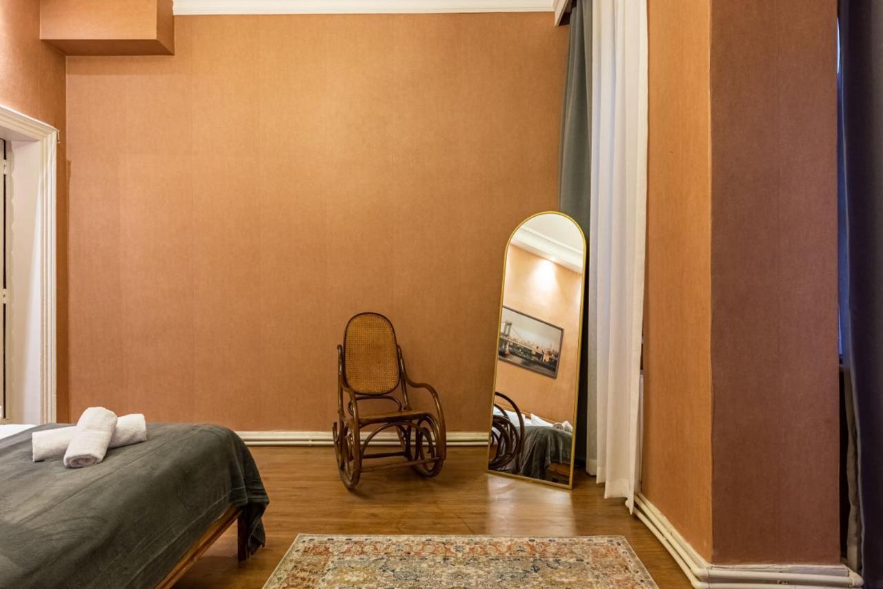 Historical Flat With A Lovely Sea View In Beyoglu Istanbul Eksteriør bilde