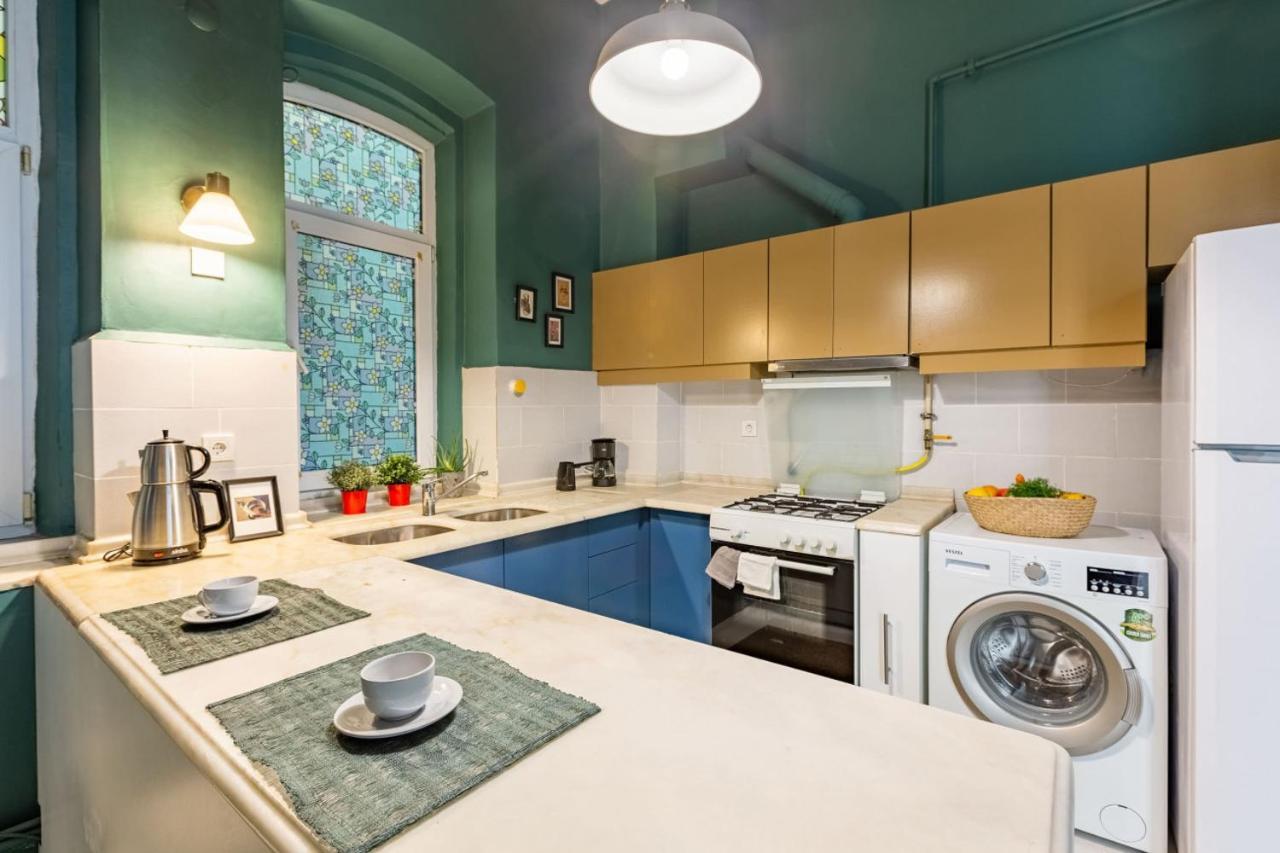 Historical Flat With A Lovely Sea View In Beyoglu Istanbul Eksteriør bilde