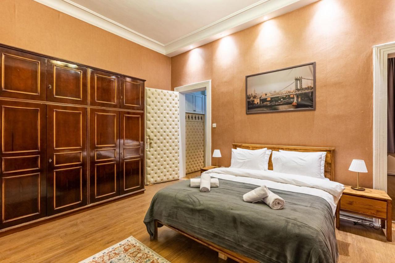Historical Flat With A Lovely Sea View In Beyoglu Istanbul Eksteriør bilde