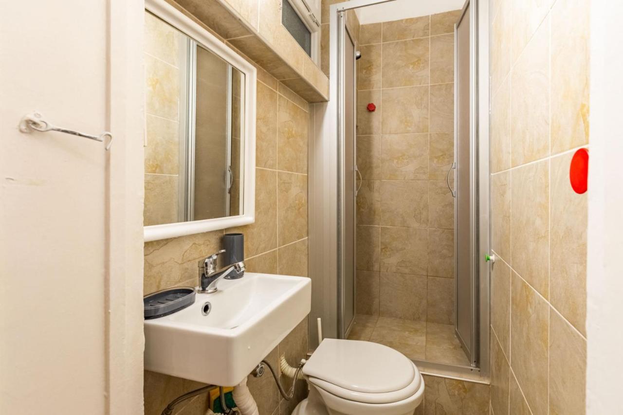 Historical Flat With A Lovely Sea View In Beyoglu Istanbul Eksteriør bilde